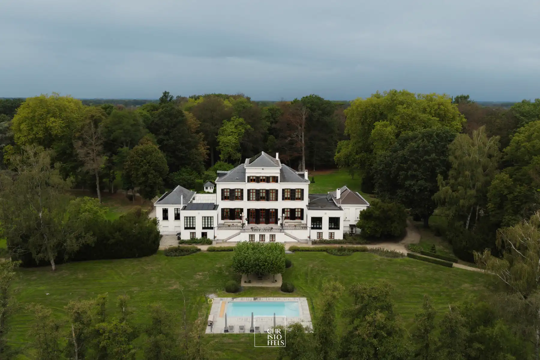 Hoofdfoto van de publicatie: Exceptioneel kasteeldomein op circa 7 hectare 