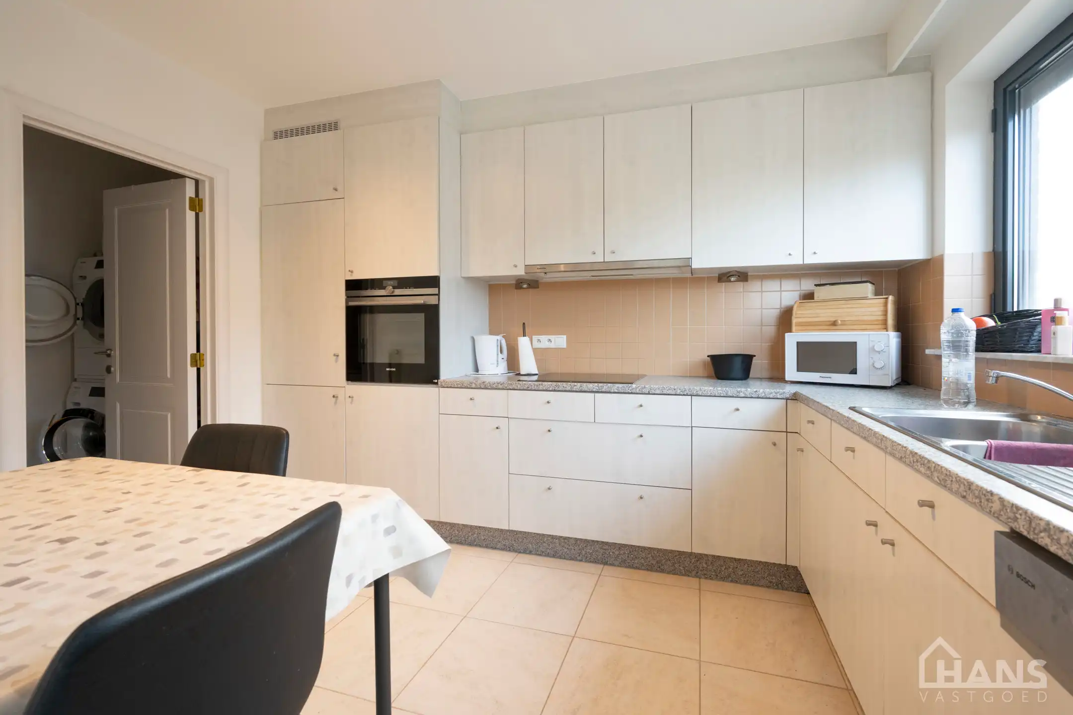Instapklaar appartement met garagebox foto 4