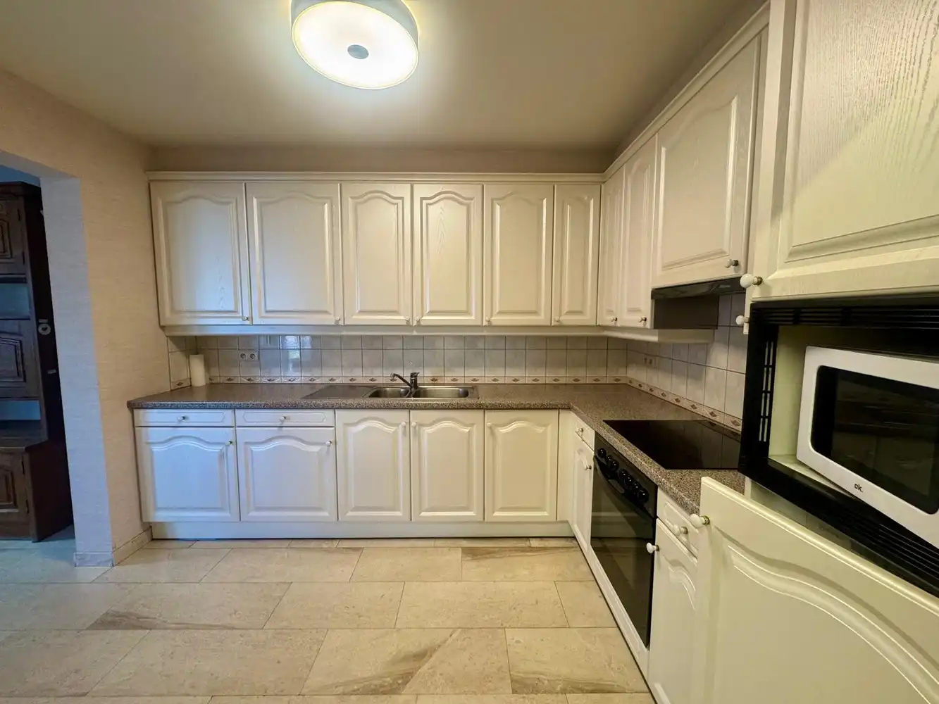 INSTAPKLAAR GELIJKVLOERS APPARTEMENT (H.O.B) foto 4