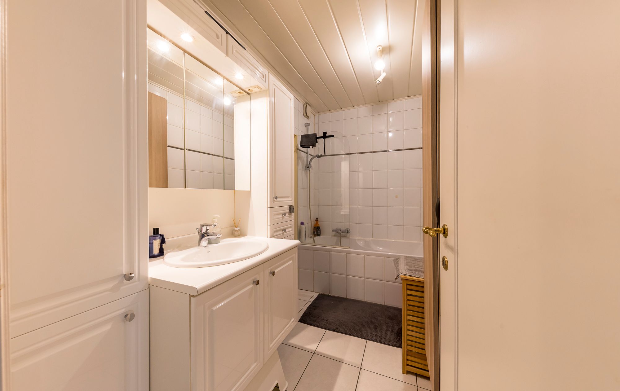 TE KOOP: 3-slaapkamerappartement op de bovenste verdieping op centrale locatie in Helchteren foto 8
