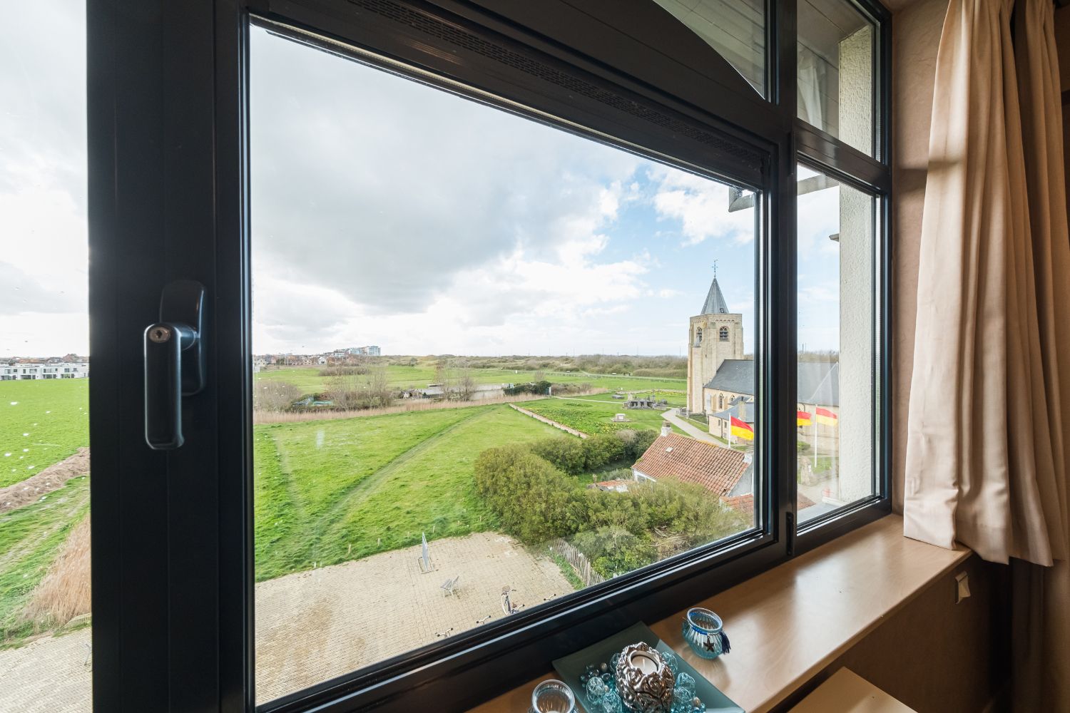 2 slaapkamer appartement met prachtig open zicht! foto 5