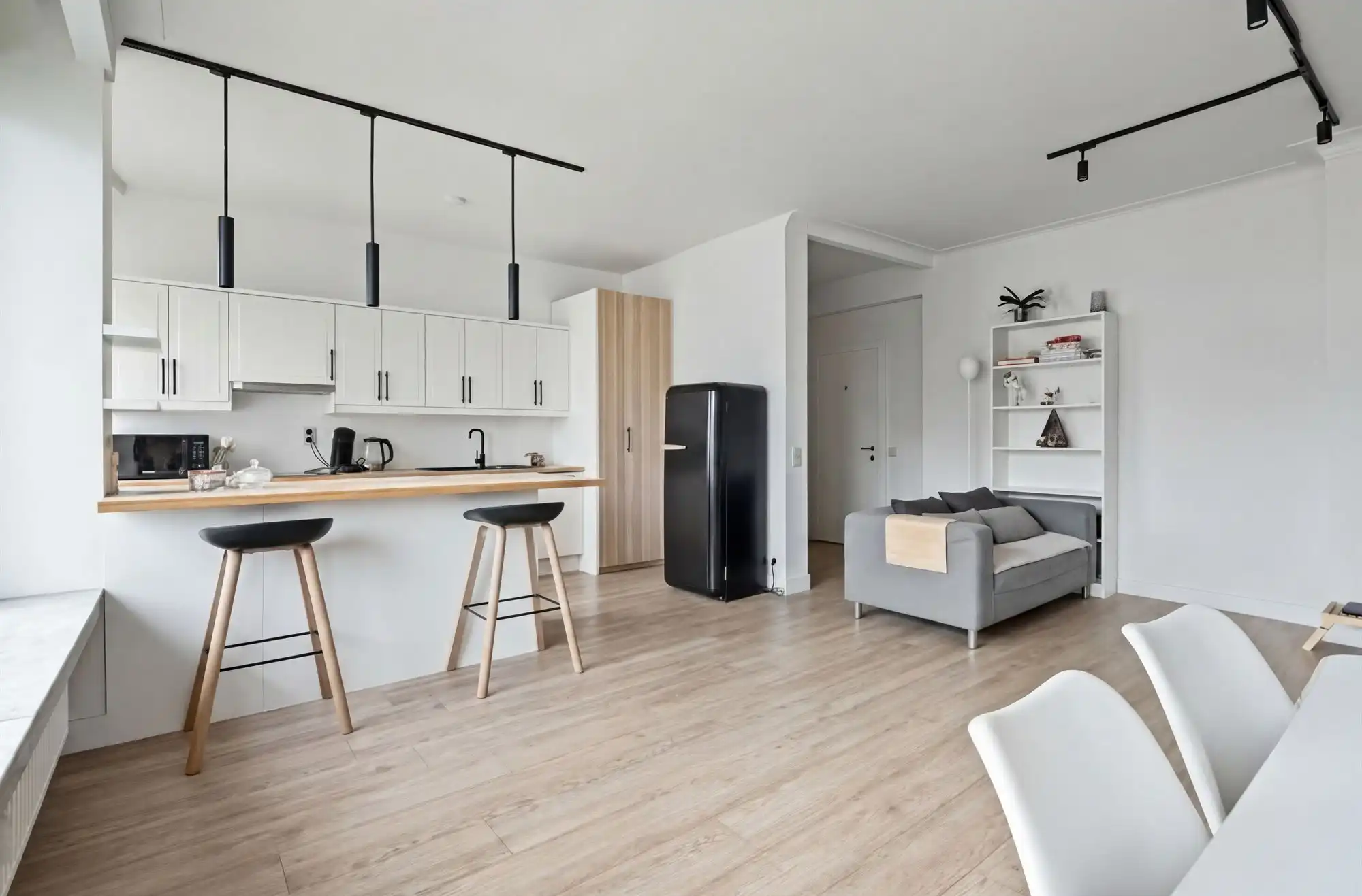 Modern vernieuwd 1-slpk appartement met frisse uitstraling foto 3
