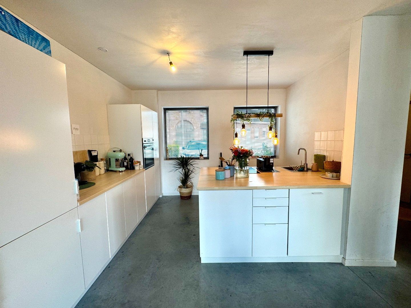 ALLEENSTAANDE WONING MET 3 SLAAPKAMERS, TUIN EN DUBBELE GARAGE foto 3