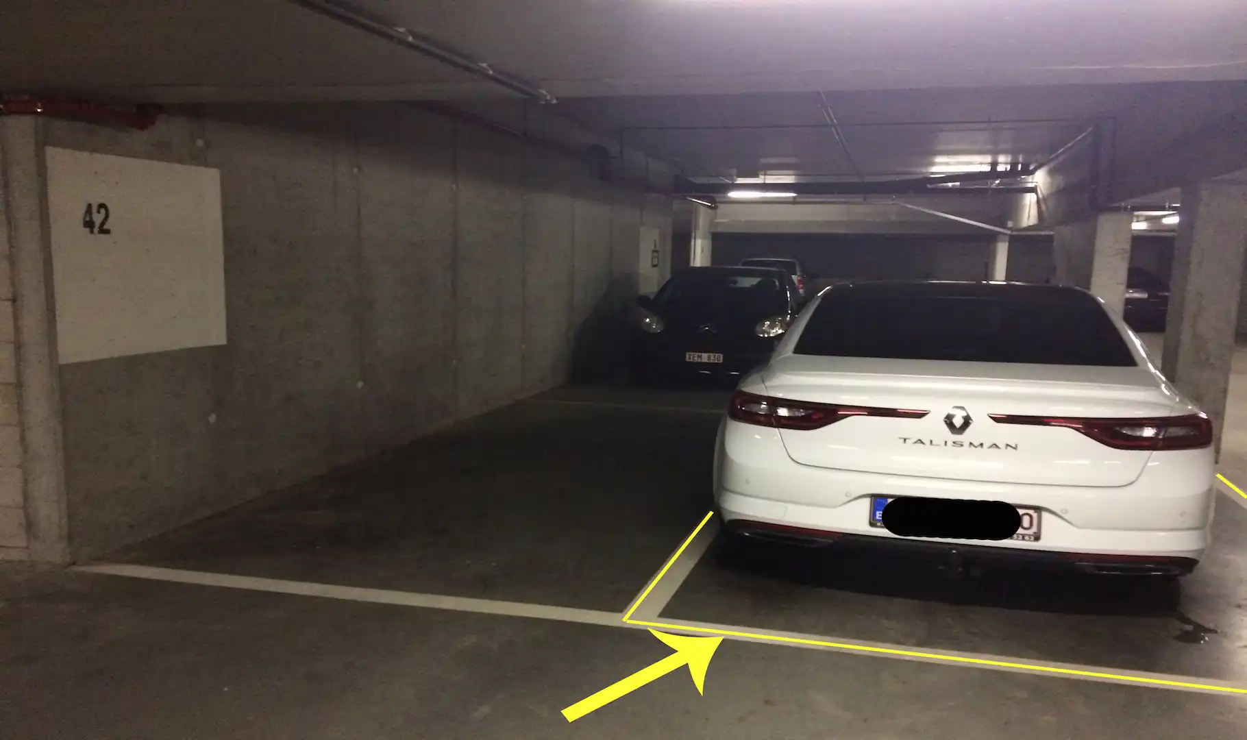 autostandplaats in Residentie de Mouterij, Zuidervaartje en Damse Vaart te St Kruis Brugge foto {{pictureIndex}}