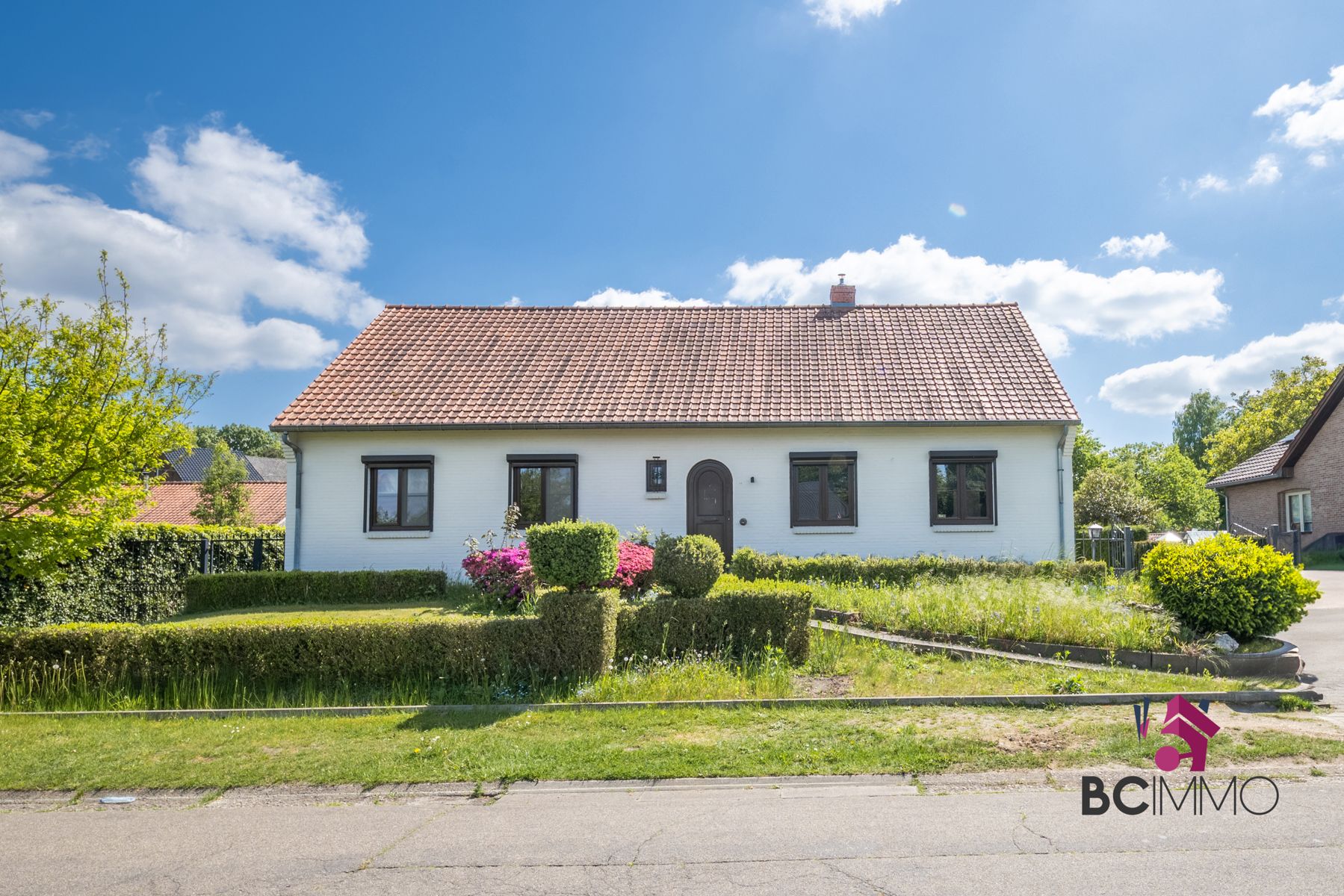Gerenoveerde gelijkvloerse woning met 3 slaapkamers foto {{pictureIndex}}