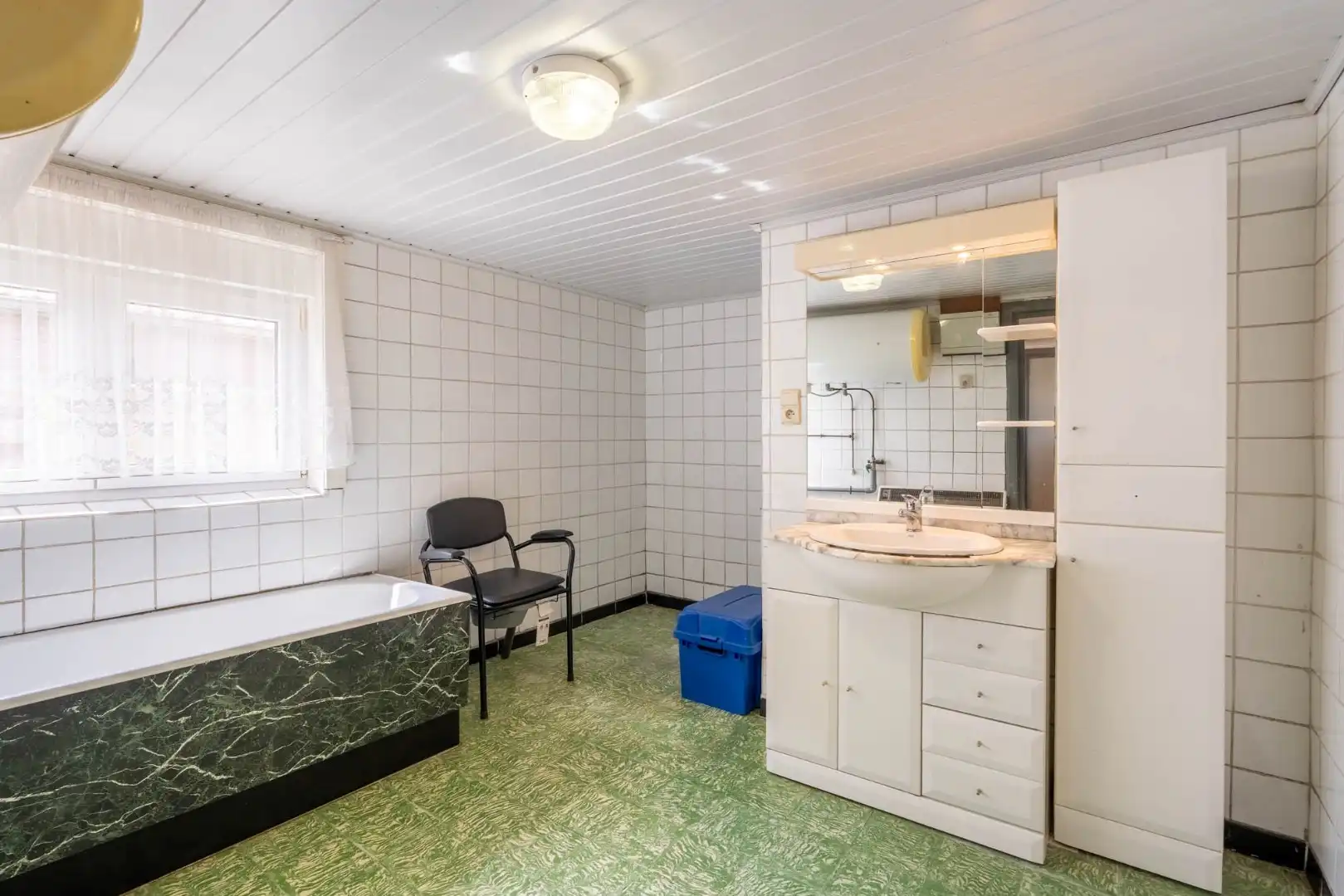 Charmante, te renoveren woning op een perceel van 9a14ca met ruime garage in achtertuin!  foto 14