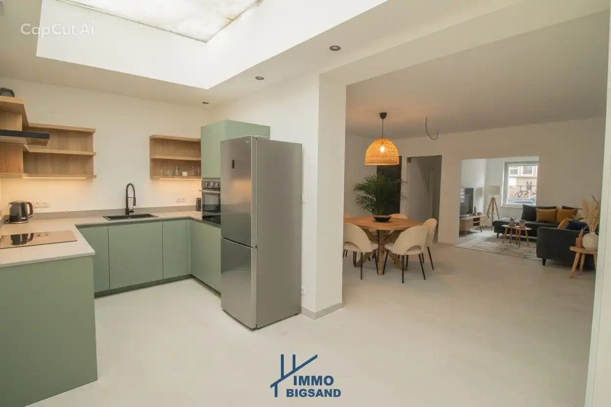 Volledig gerenoveerde woning met 4 slaapkamers te koop te Lauwe met garage foto {{pictureIndex}}