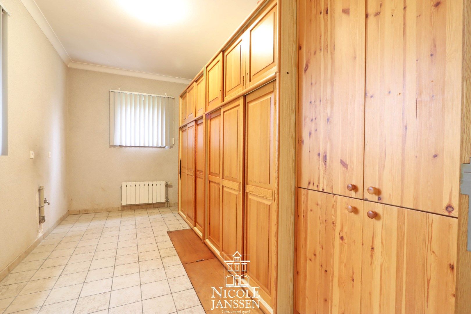 Ruim ingedeelde villa met 7 slaapkamers, dubbele garage en volledig omheinde tuin  foto 13