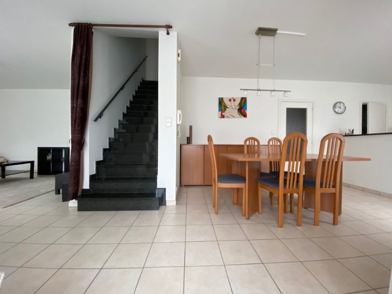 Ruim duplexappartement met 3 slaapkamers foto {{pictureIndex}}