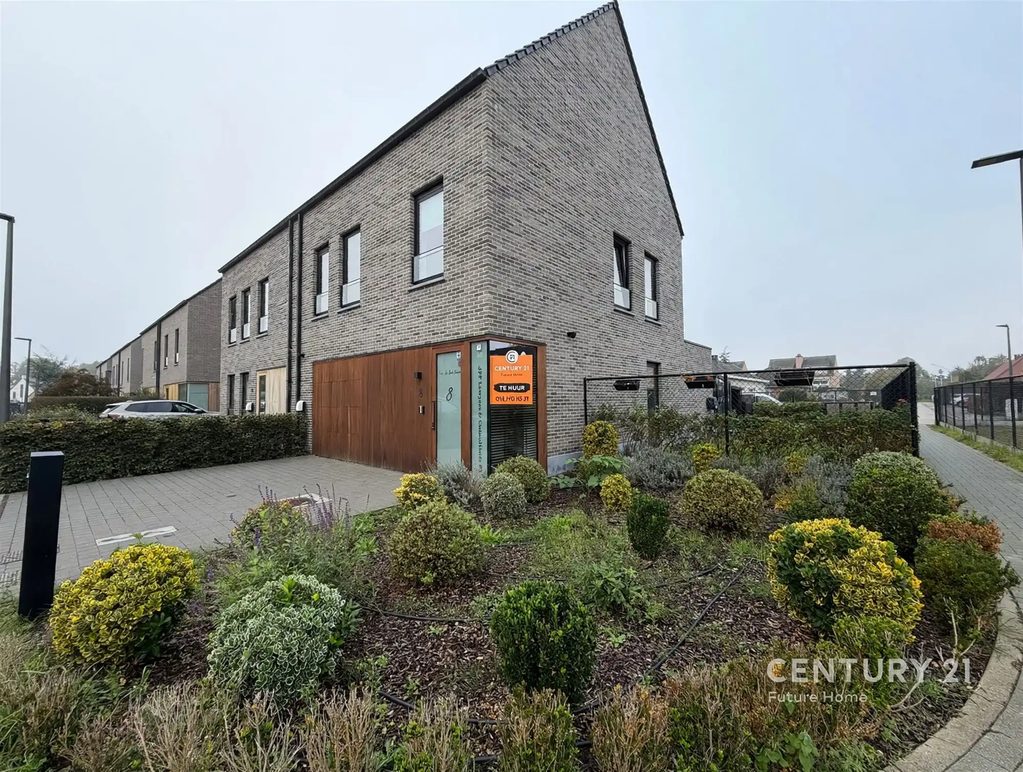 Ruime gezinswoning met 4 slaapkamers, 2 badkamers en tuin foto 2
