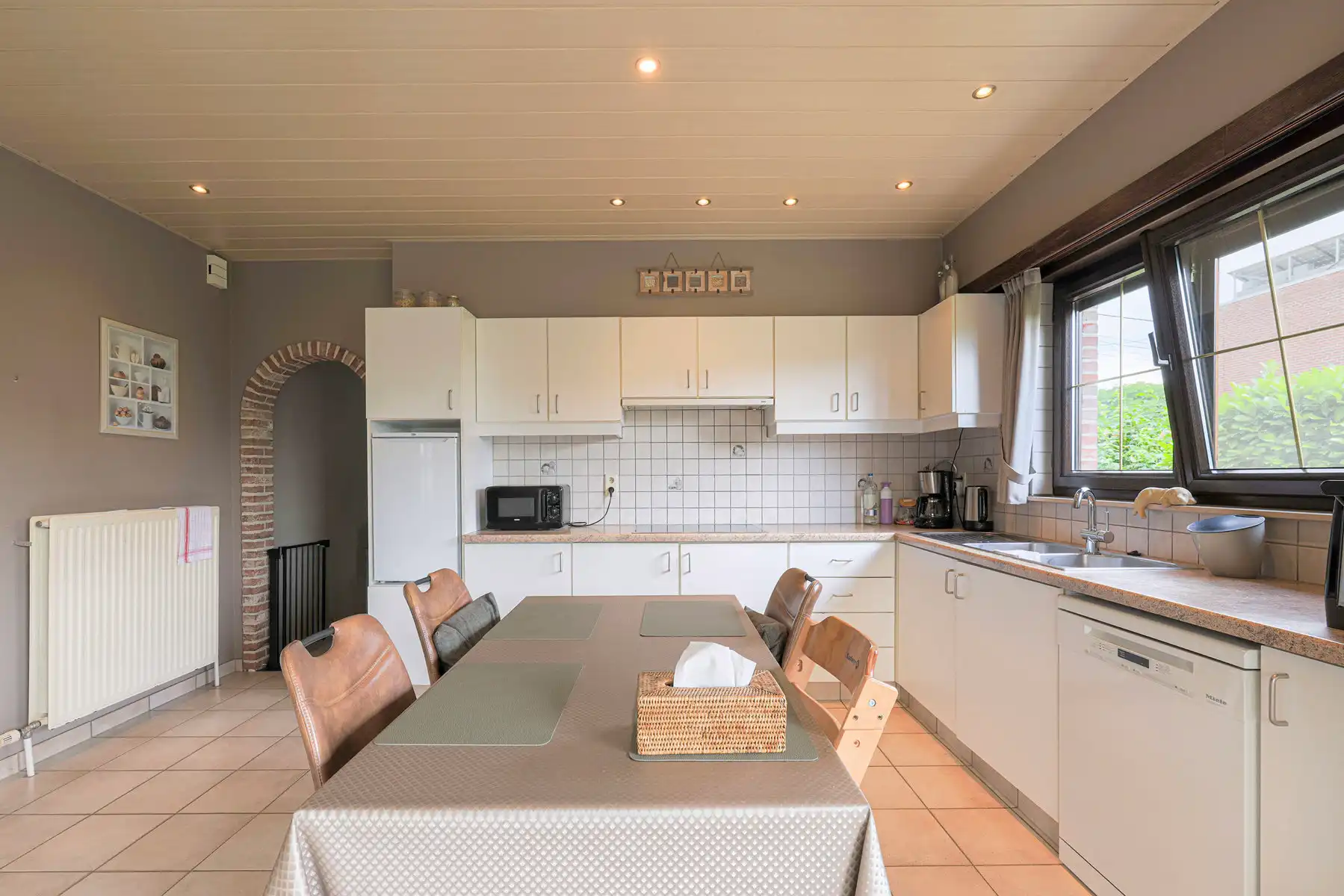 Instapklare woning met 3 slpkrs op een grond van 1.295m² foto 11