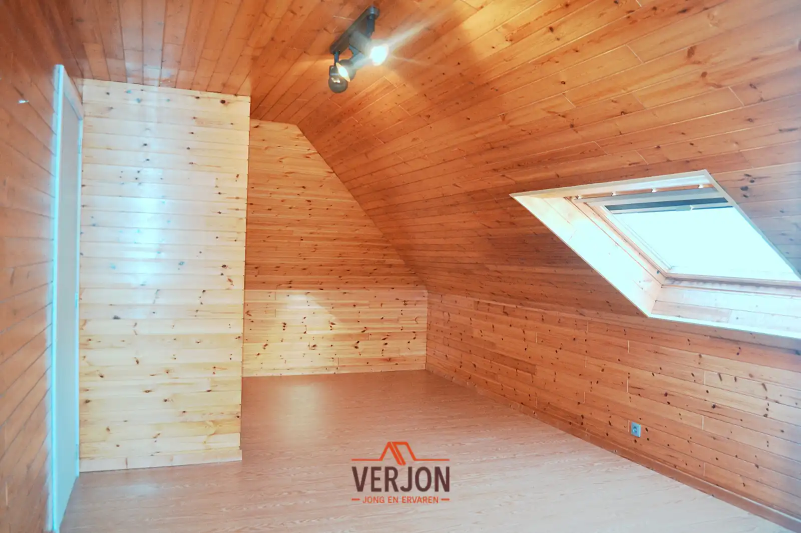 Villa met 4 slaapkamers en dubbele garage in een doodlopende straat te koop in Izegem! foto 17