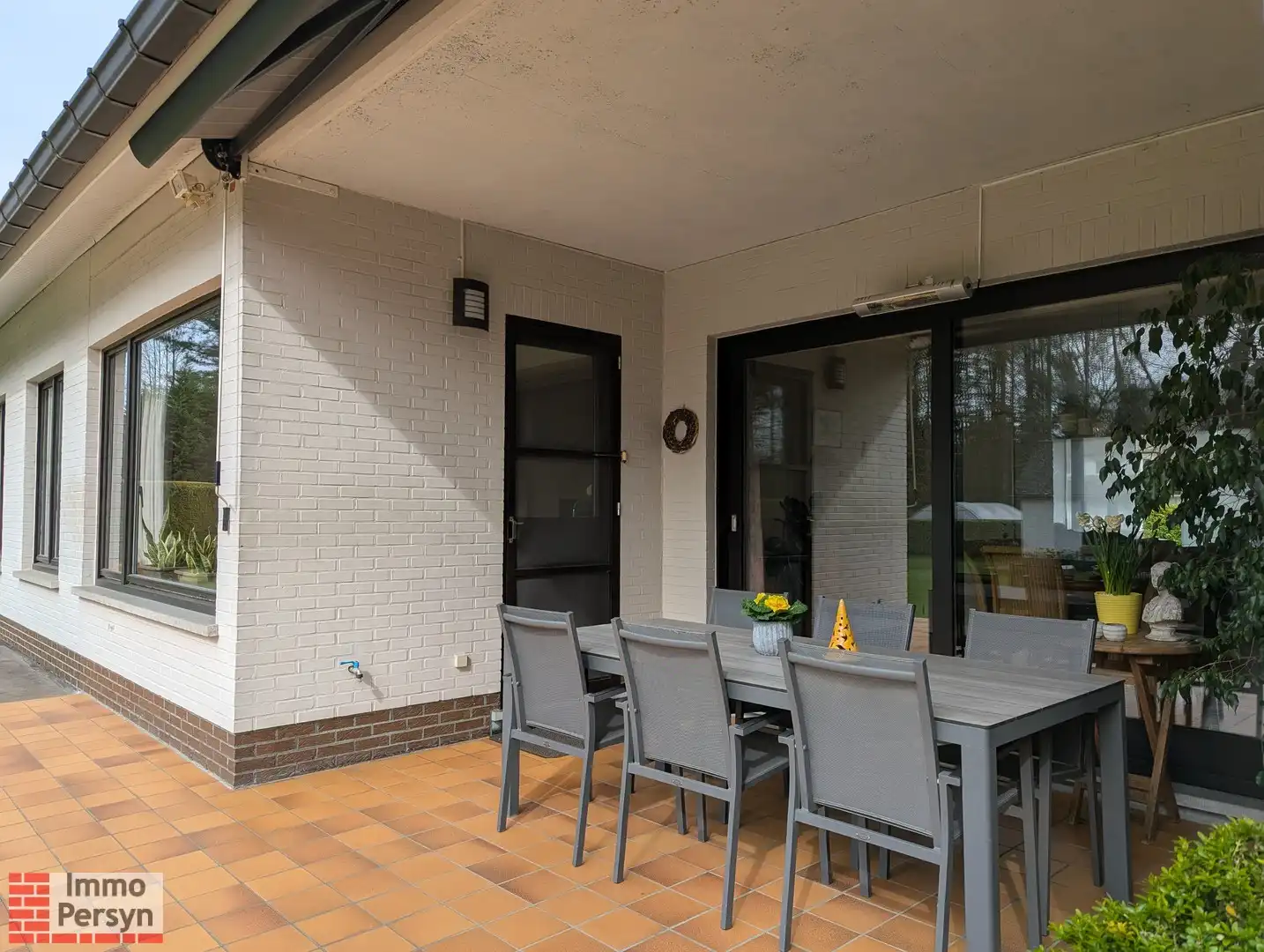 Ruime woning midden in een groene omgeving foto 33