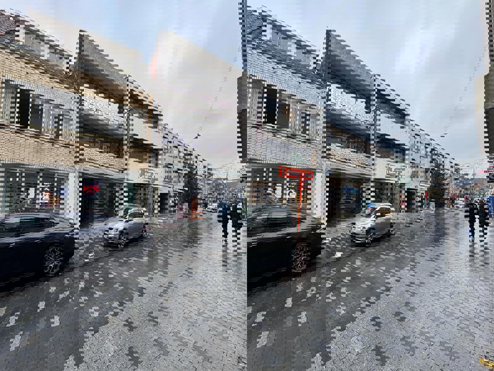 Commercieel handelspand in het centrum van Lommel foto {{pictureIndex}}