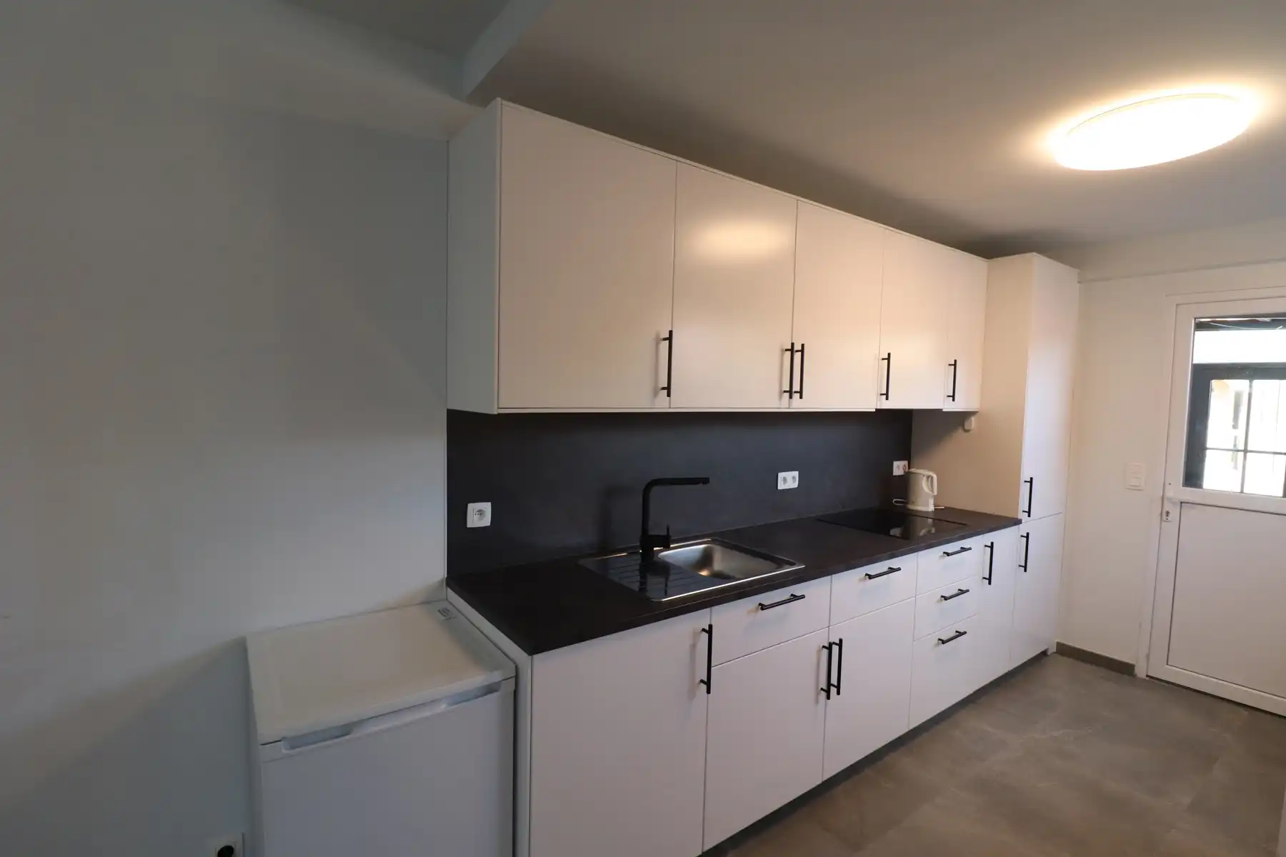 Volledig gerenoveerde woning met stadskoer op een hoekperceel. foto 6