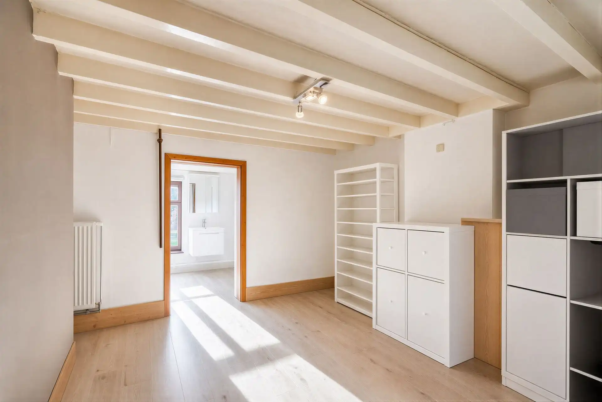 Ruime halfopen bebouwing met mooie tuin, garage en tal van mogelijkheden foto 13