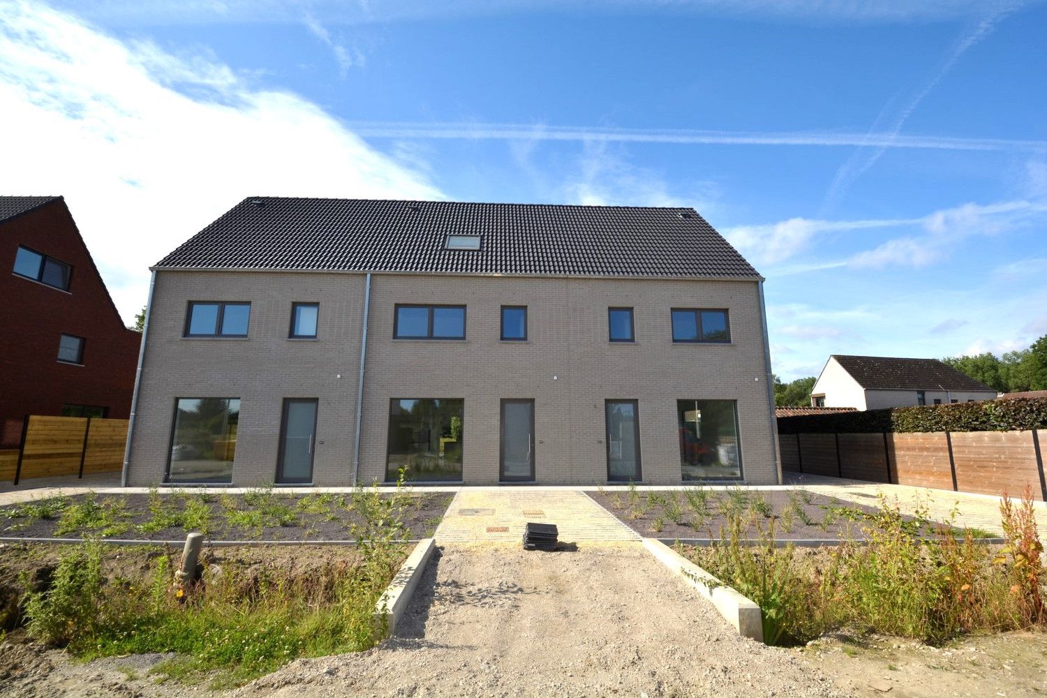 INSTAPKLARE WONING MET 4 SLK EN ZUID-TUIN! foto 1