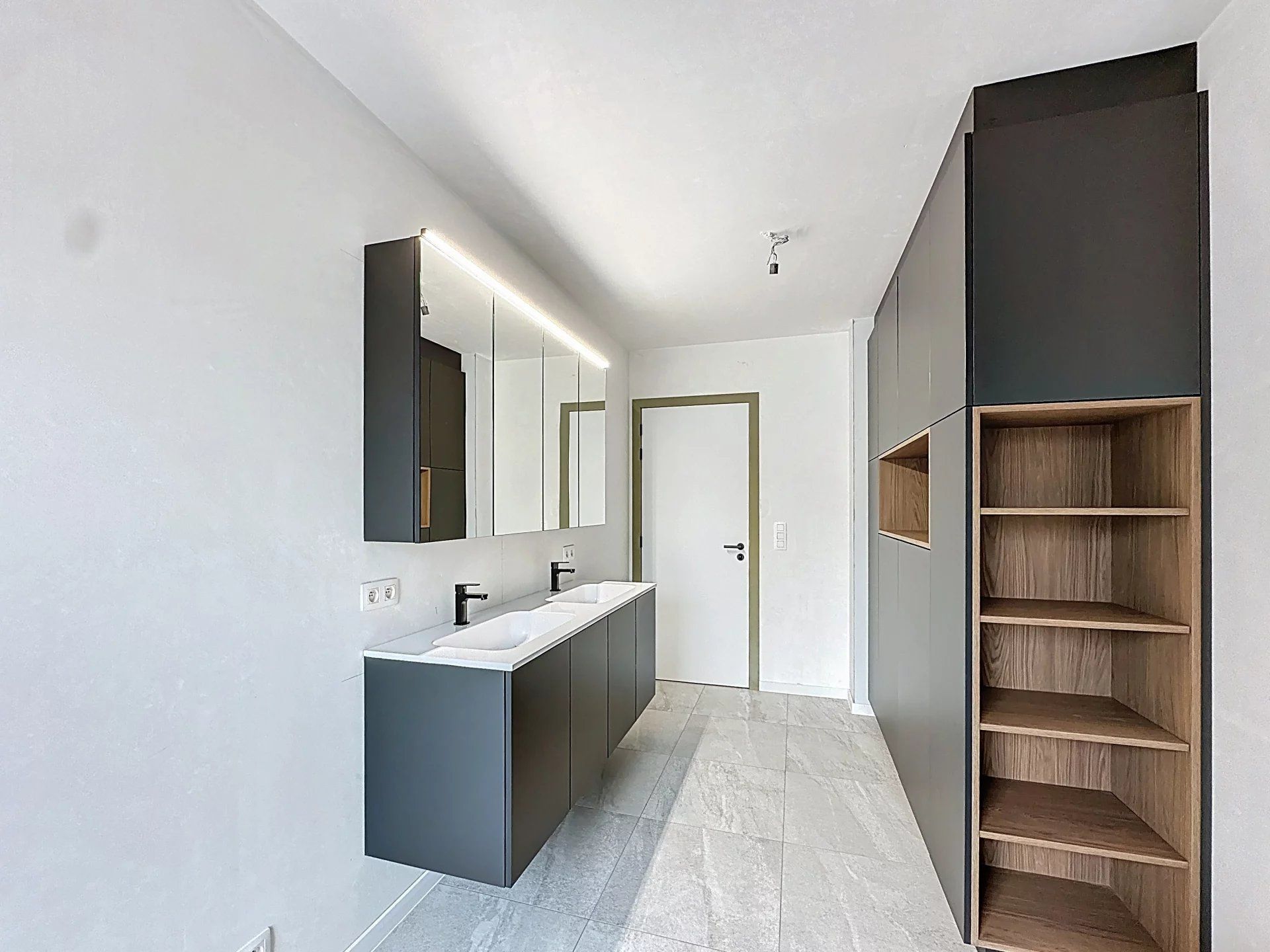 Moderne BEN-woning met 3 slaapkamers en een carport op een mooi perceel. foto 27