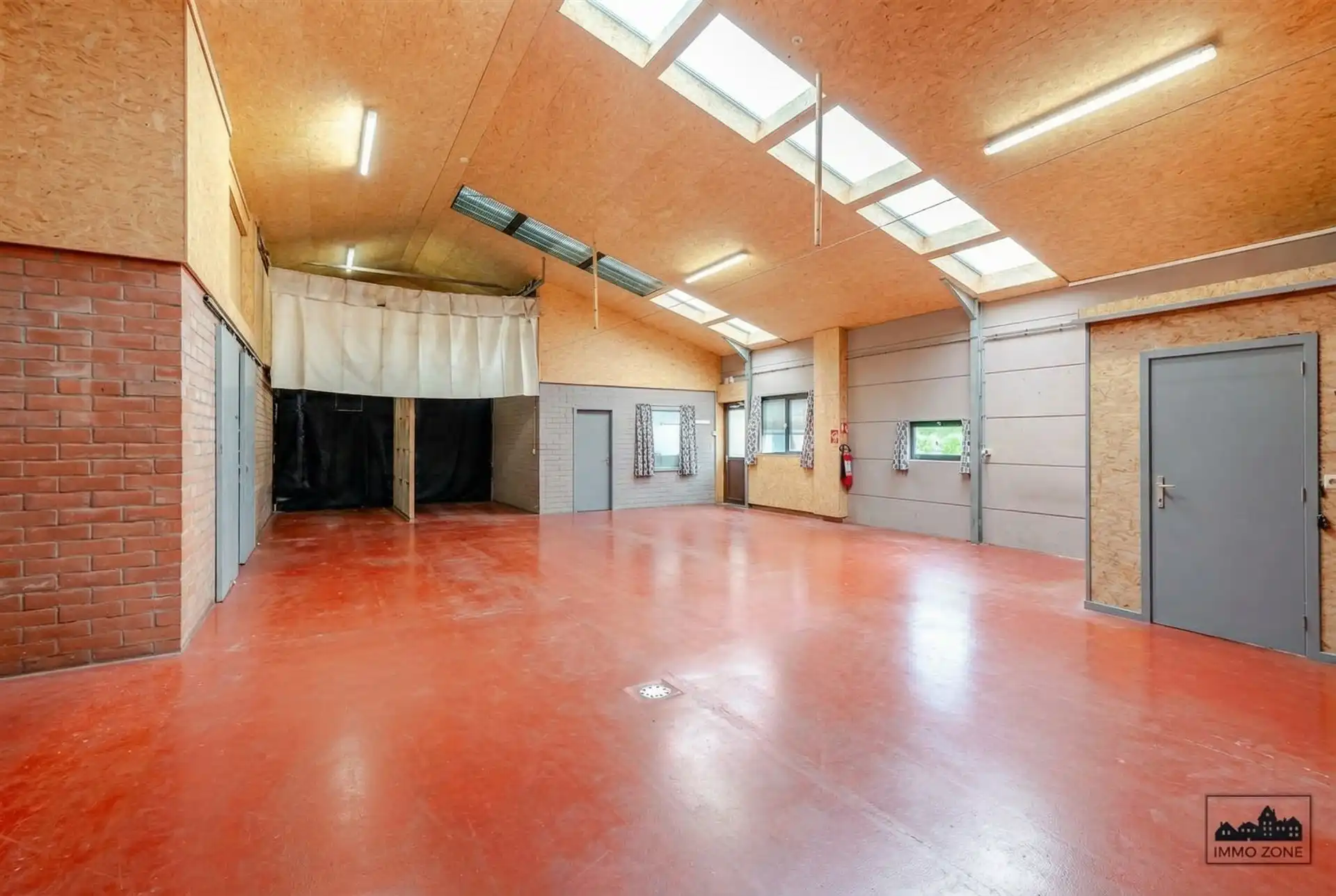 Huis, chalet en ruim magazijn van 375 m2 op toplocatie  foto 4