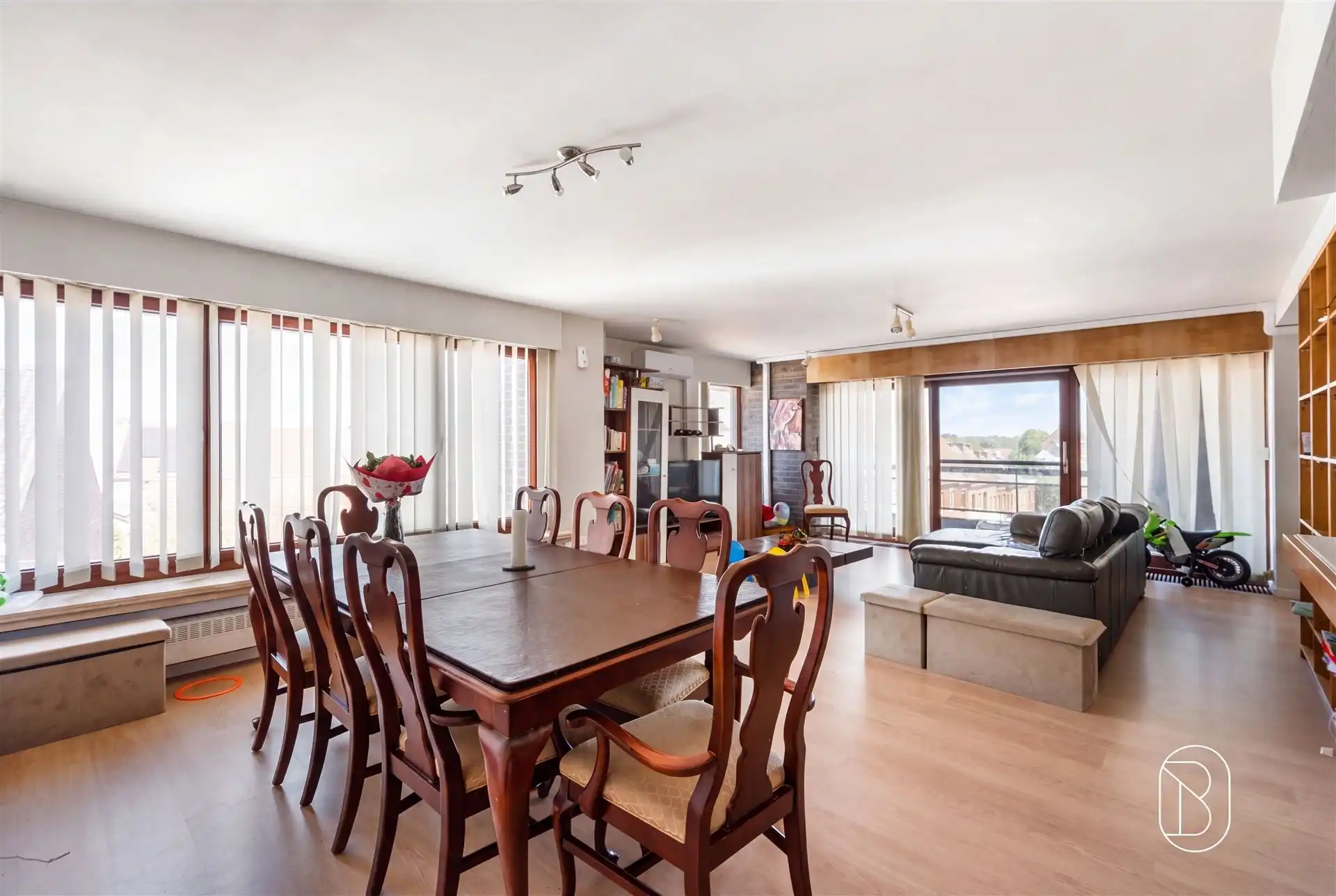 Leuk ruim appartement met terras  foto 7
