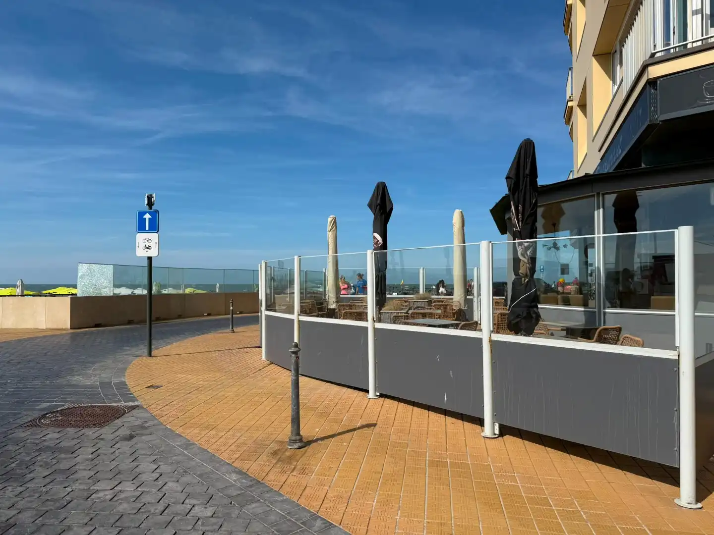 SCHITTEREND VERNIEUWD RESTAURANT / TEAROOM – TOPLOCATIE ZEEDIJK – ZONNETERRAS foto 25