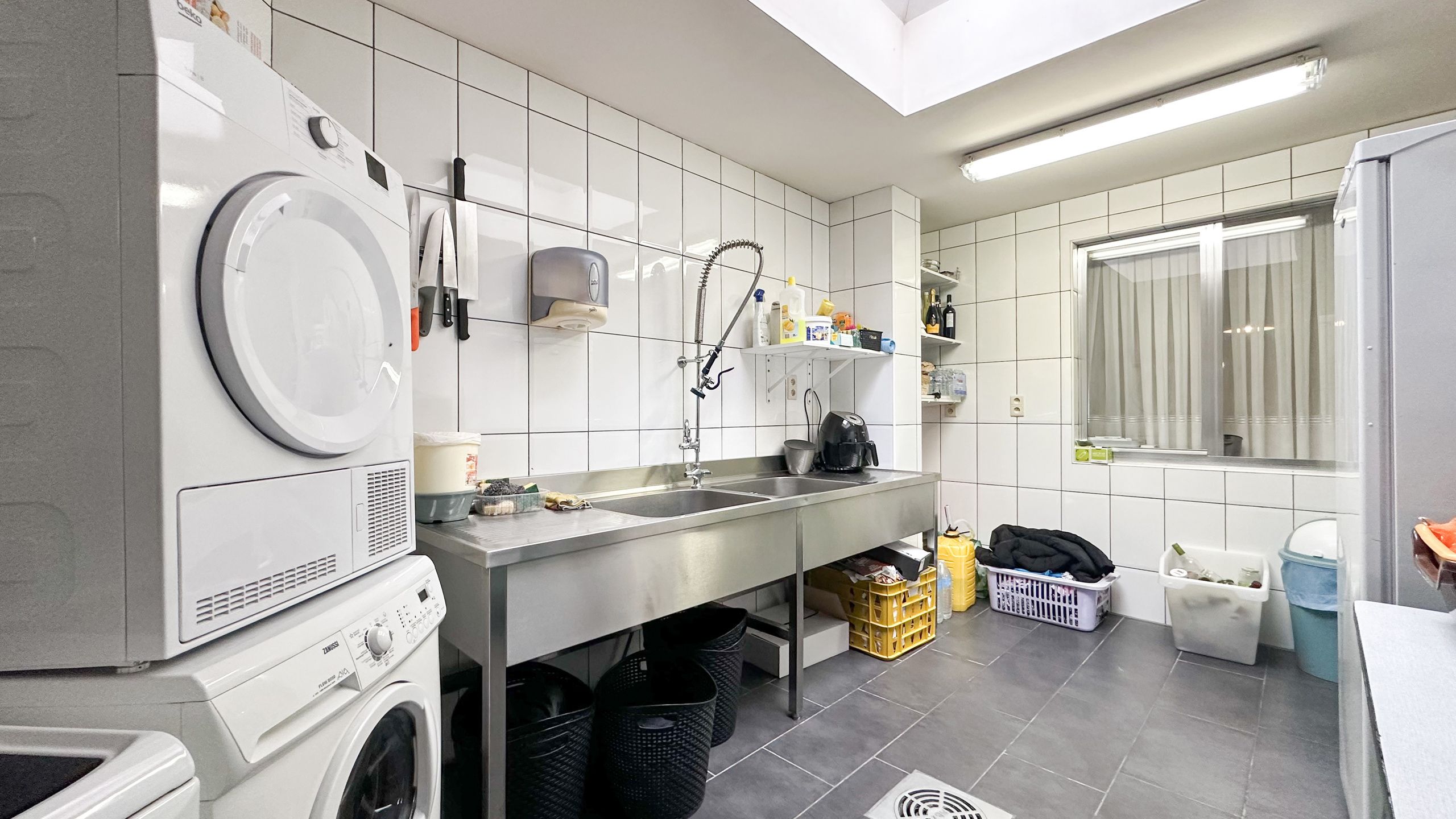 Woning met 5 slpk, 2 badk, 2 keukens te koop in Houthalen! foto 4