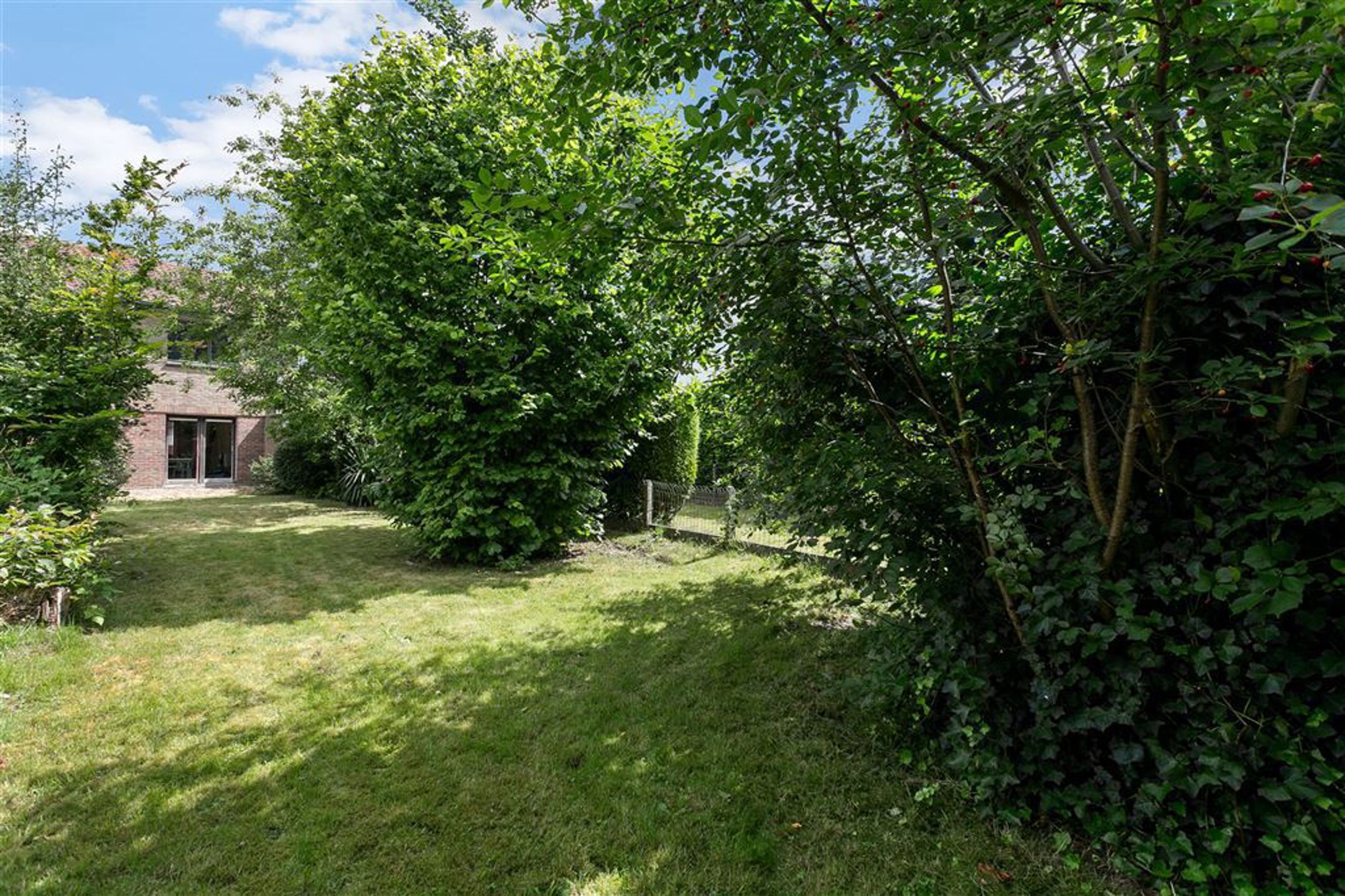 Aantrekkelijk huis met 3 slaapkamers en tuin  foto 20