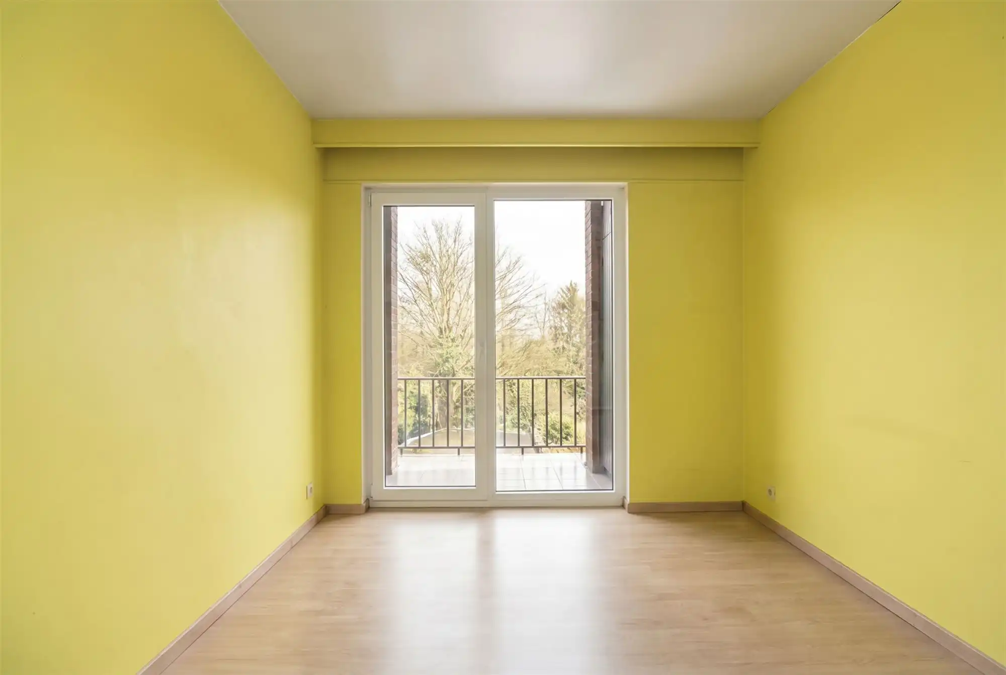 Instapklaar appartement met terras en garage foto 10