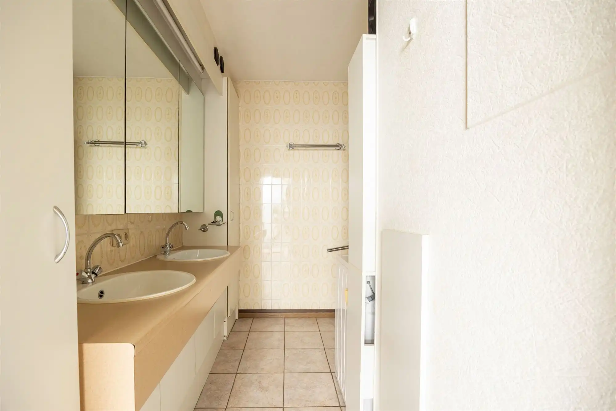 Instapklaar appartement met terras en garage foto 10