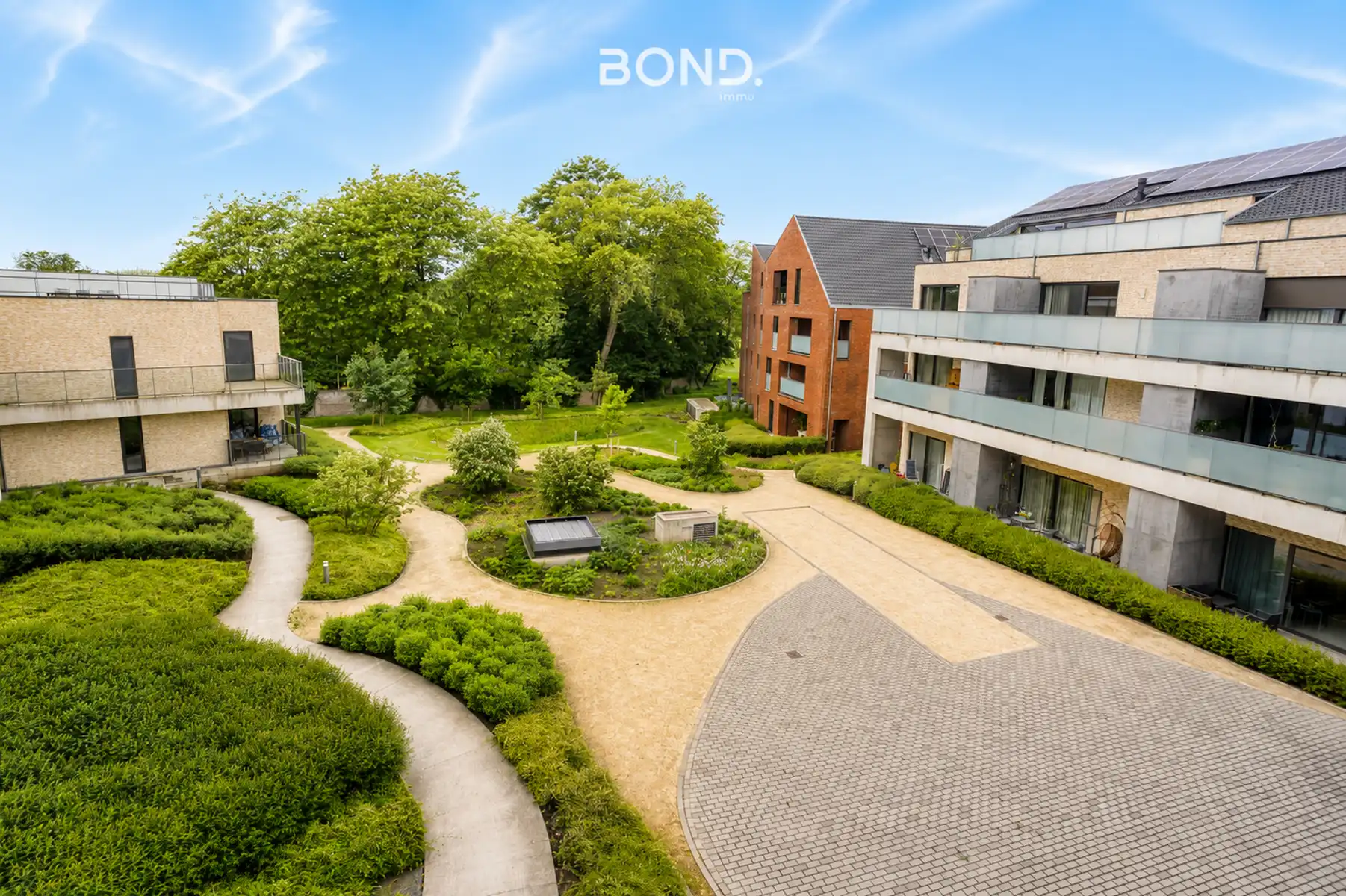 Instapklaar 2-slaapkamer appartement met terras en parking foto 31