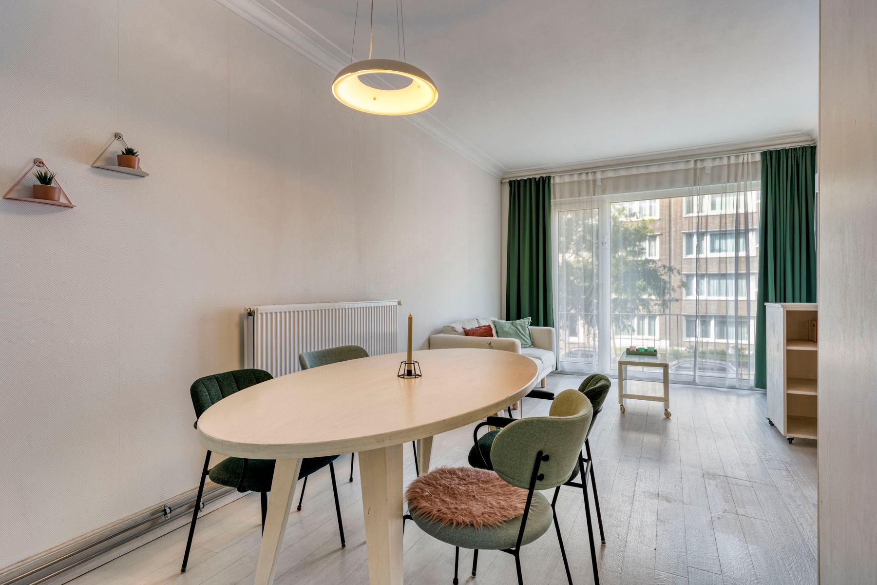 Charmante studio met aparte ingemaakte slaaphoek. foto {{pictureIndex}}