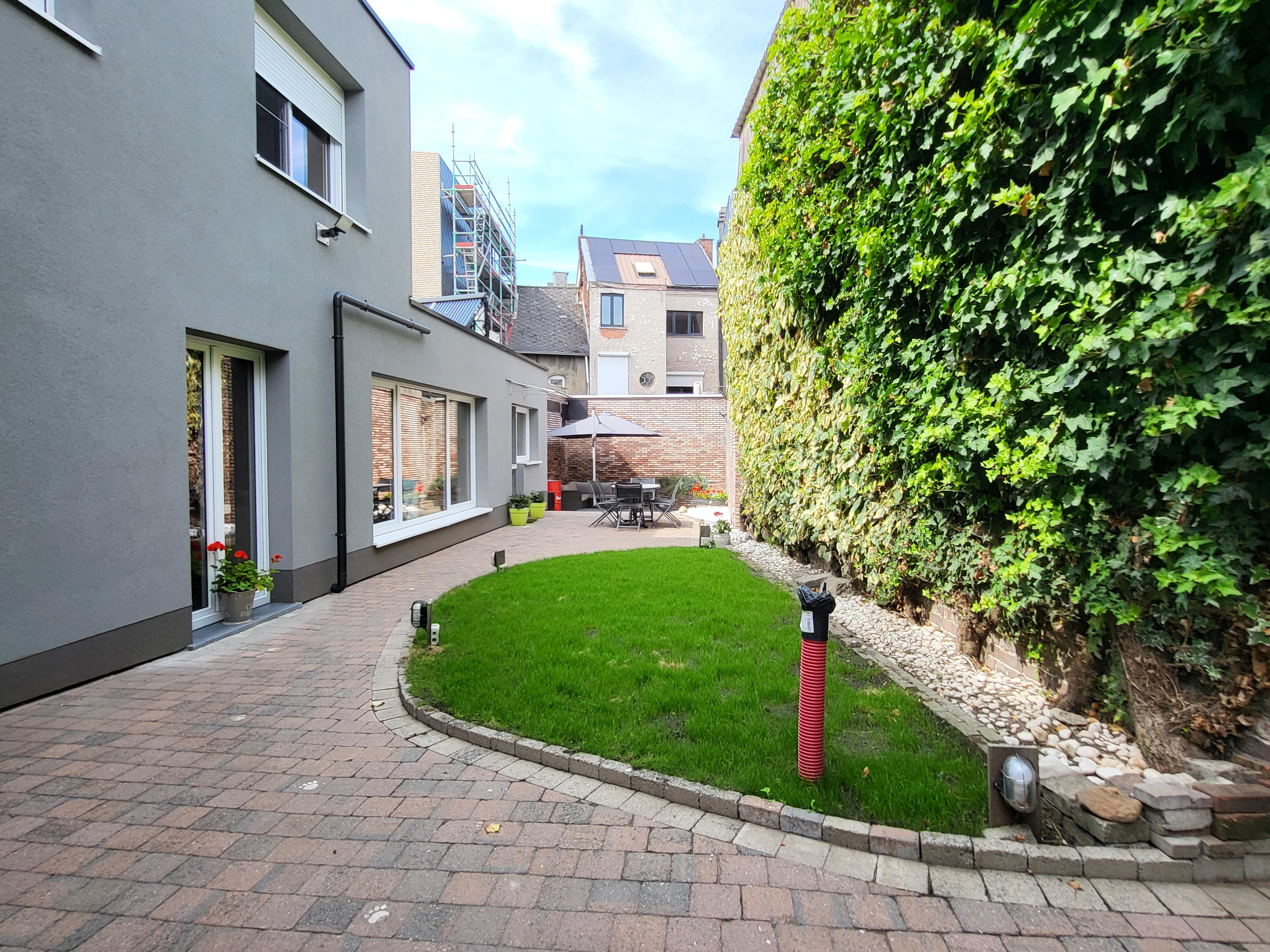 Knap gerenoveerde stadswoning op 194m² met tuin en garage. Topper! foto 6