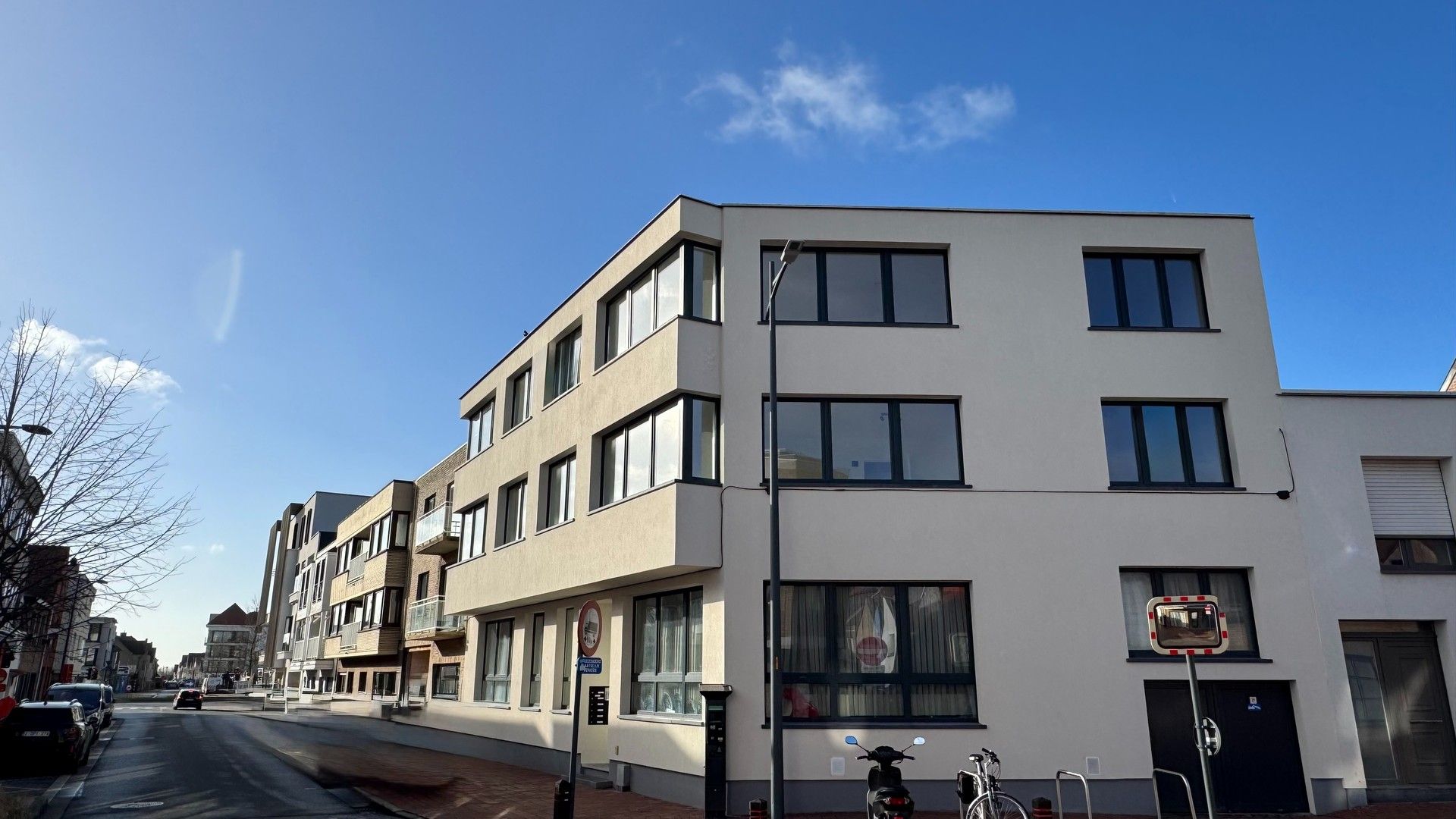 Gerenoveerd hoekappartement met 2 volwaardige slaapkamers, vlakbij het centrum van Knokke. foto 7