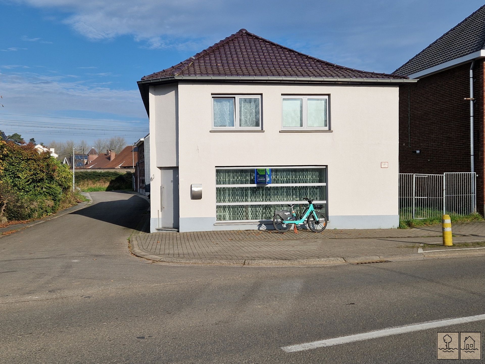 Huis met 4 slaapkamers en aparte garage in Moerbeke foto {{pictureIndex}}
