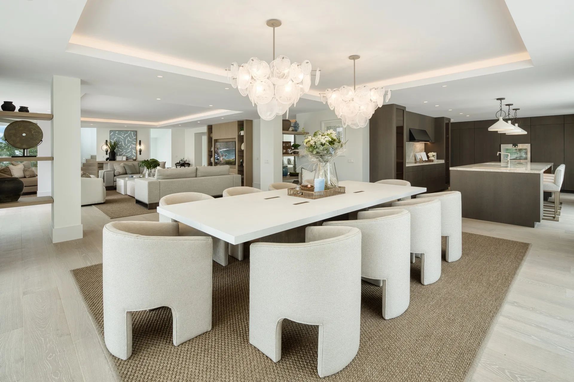 Iconische villa in Marbella’s toplocatie – instapklaar meesterwerk met tennisbaan, spa en cinema foto 5