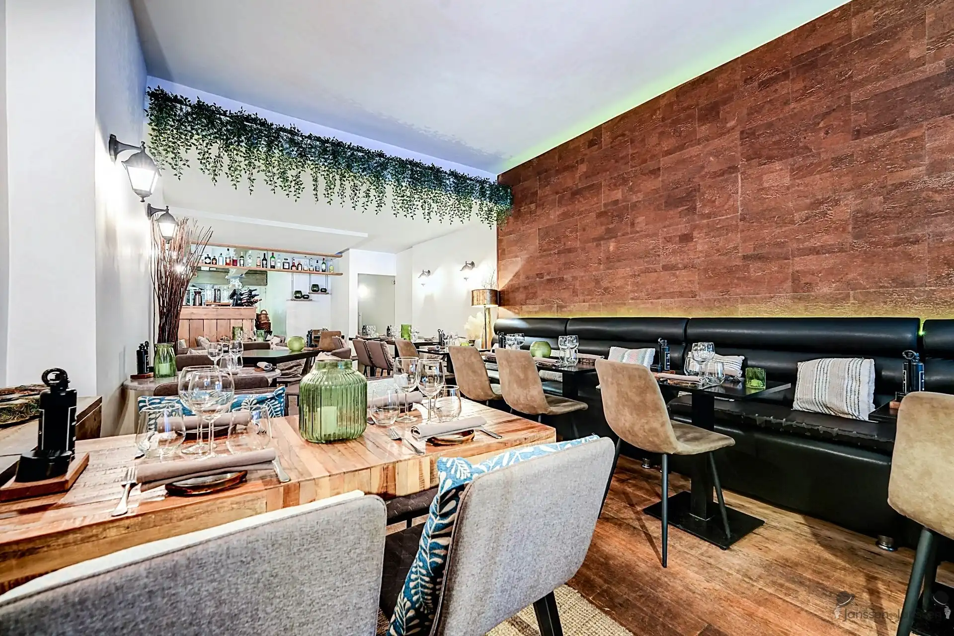 Opbrengsteigendom met ruim duplexappartement (144m²) en handelsgelijkvloers foto 12