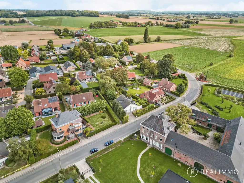 Ruime alleenstaande woning met prachtige tuin in Kooigem foto 23