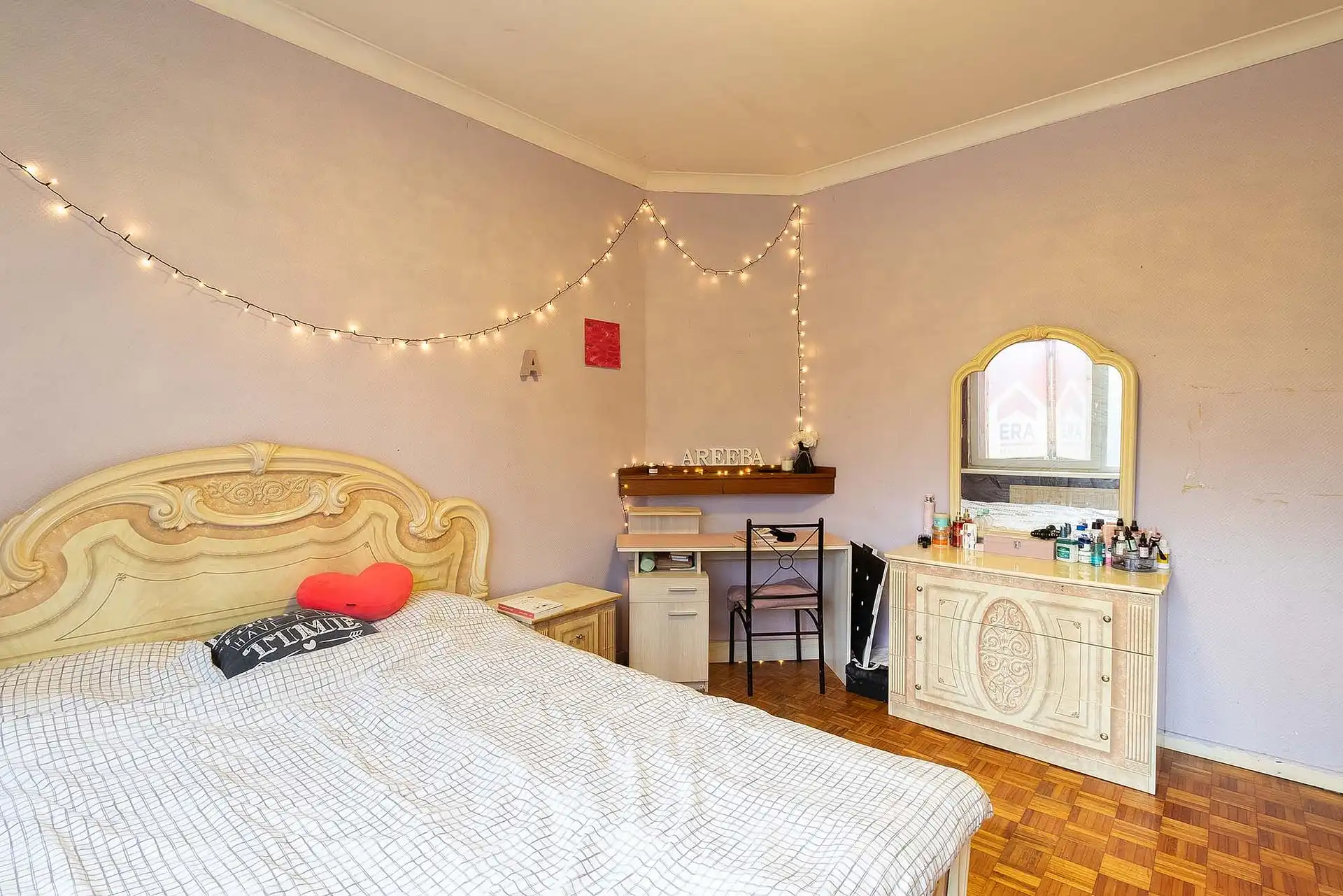 Ruime rijwoning met vijf slaapkamers en tuin foto 9