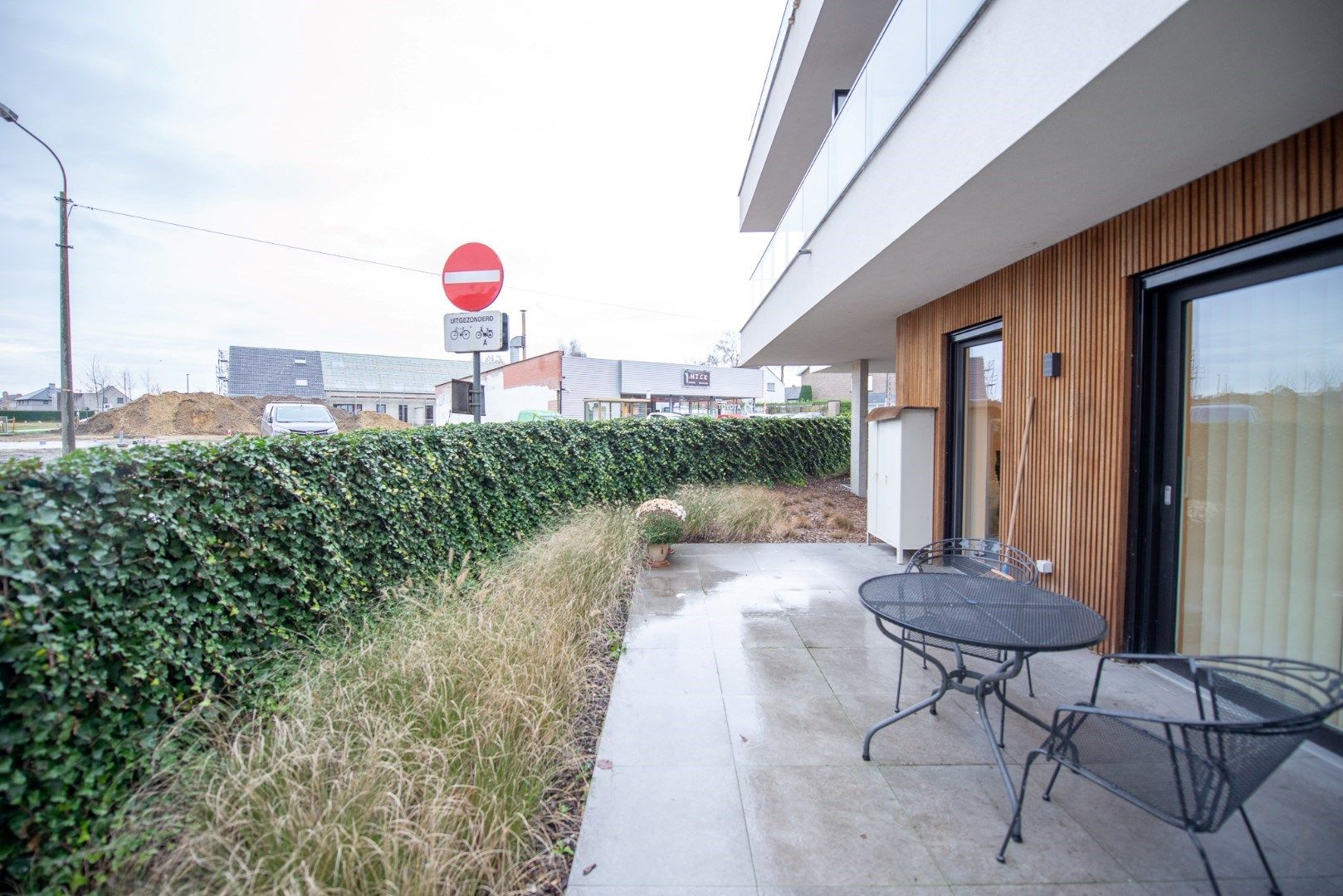 Gelijkvloers assistentie appartement met 1slaapkamer, groot terras met autostaanplaats en fietsstaanplaats foto 11