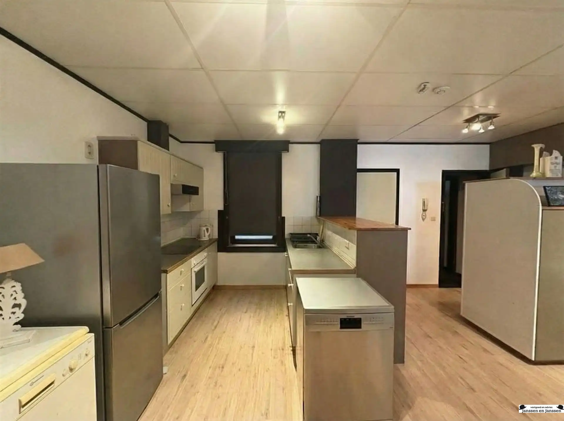 Appartement met 1 slaapkamer en terras te Merksem foto 4