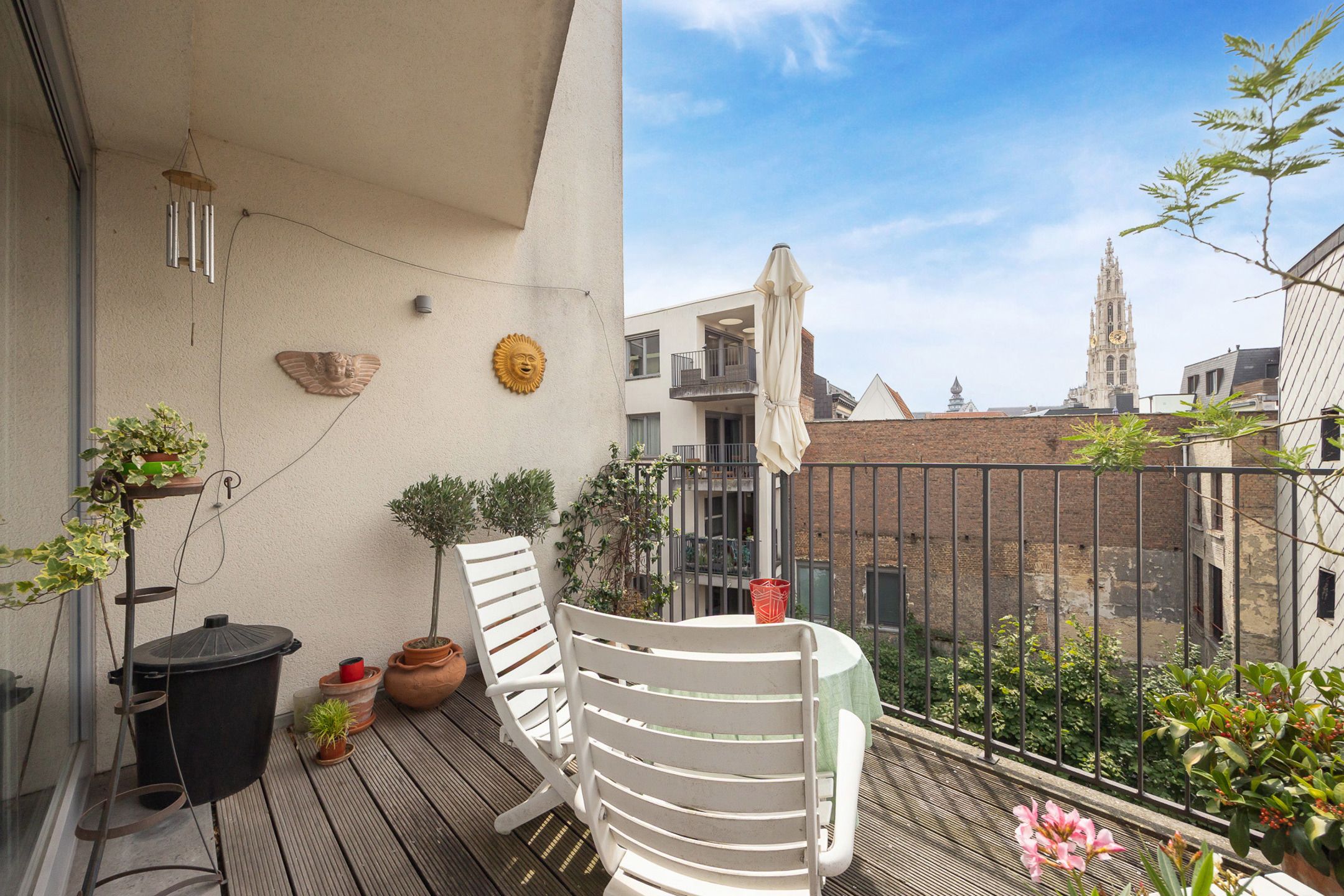 ANTWERPEN CENTRUM - Wonen met zicht op de Kathedraal foto {{pictureIndex}}