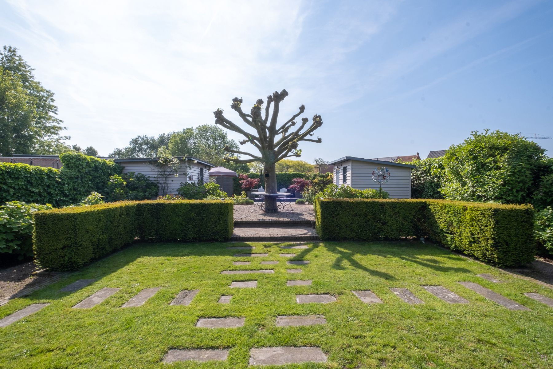 Uiterst charmante en instapklare woning met zwembad foto 6