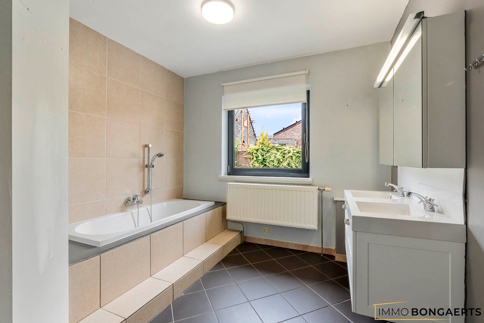Rustig gelegen woning met 4 slaapkamers foto 20