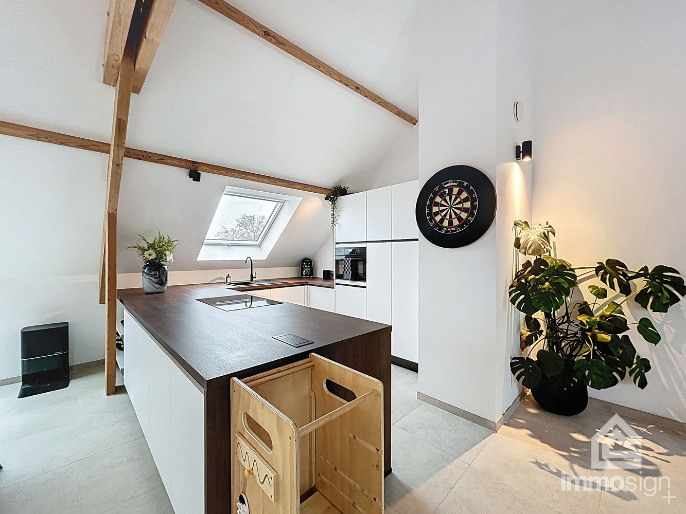 Uniek dakappartement met open leefruimte en energielabel A foto {{pictureIndex}}
