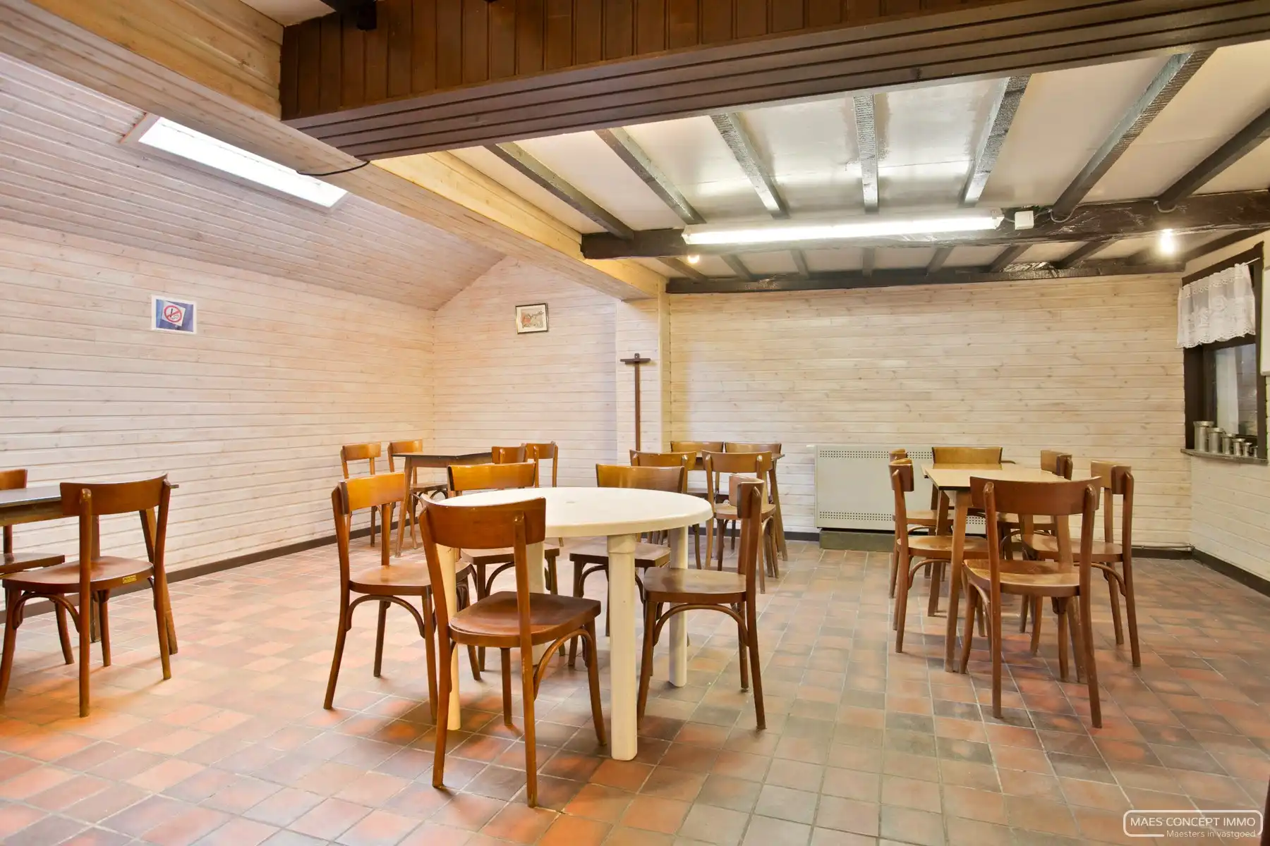Café en voetbalveld te koop in het landelijke Wortegem foto 15