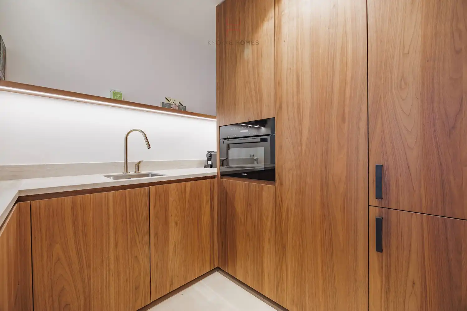 Instapklaar 3 slaapkamer- appartement in de Zoutelaan. foto 12