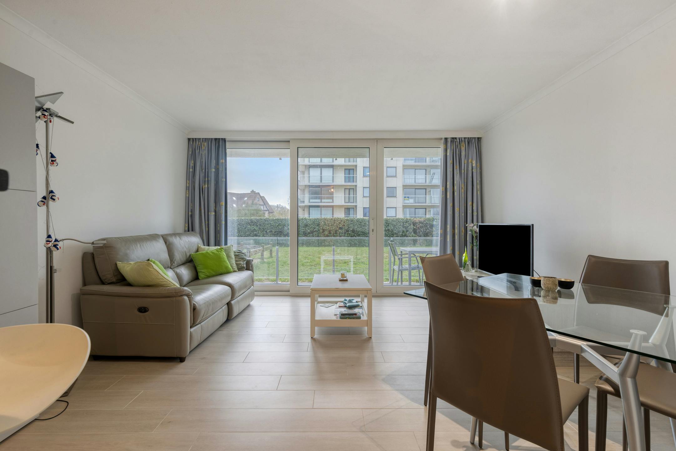 Moderne studio vlakbij zee in De Panne foto {{pictureIndex}}