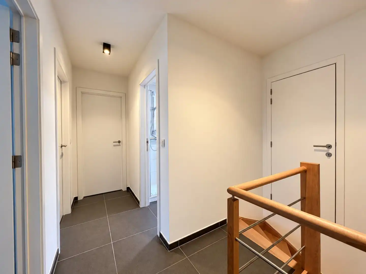 Ruim en instapklaar duplexappartement met 3 slaapkamers en garage in hartje Waarschoot foto 15