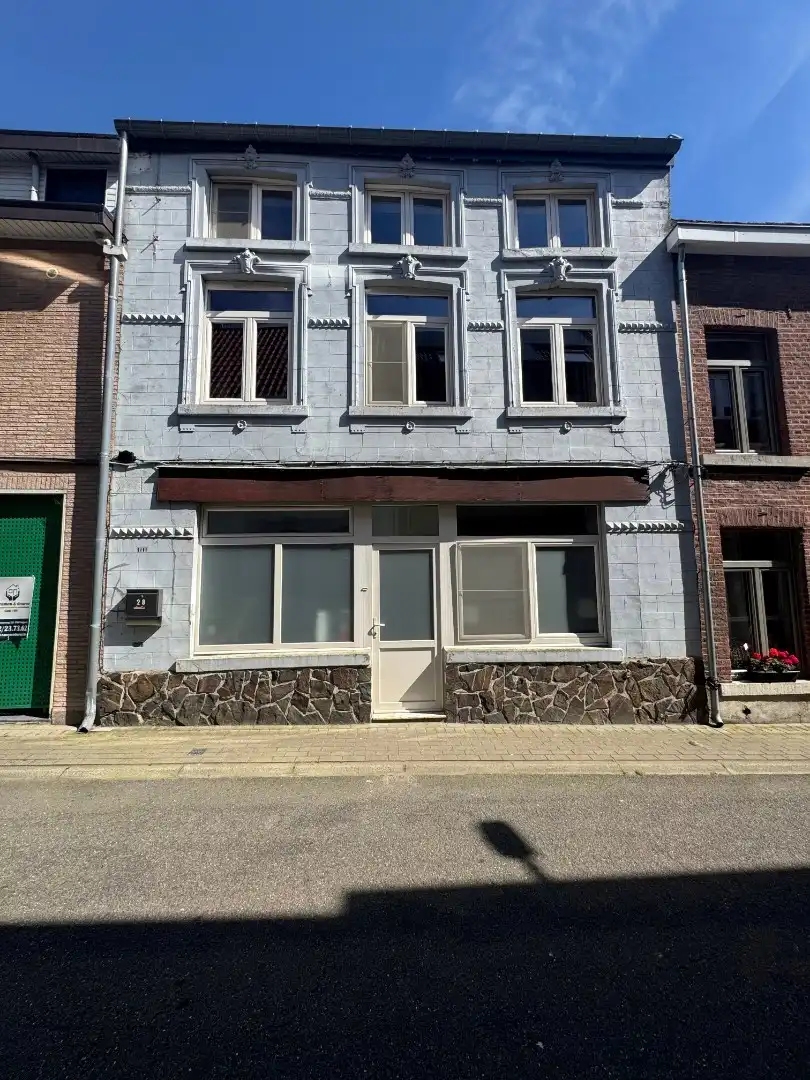 Karaktervolle stadswoning in het hart van Tongeren foto {{pictureIndex}}