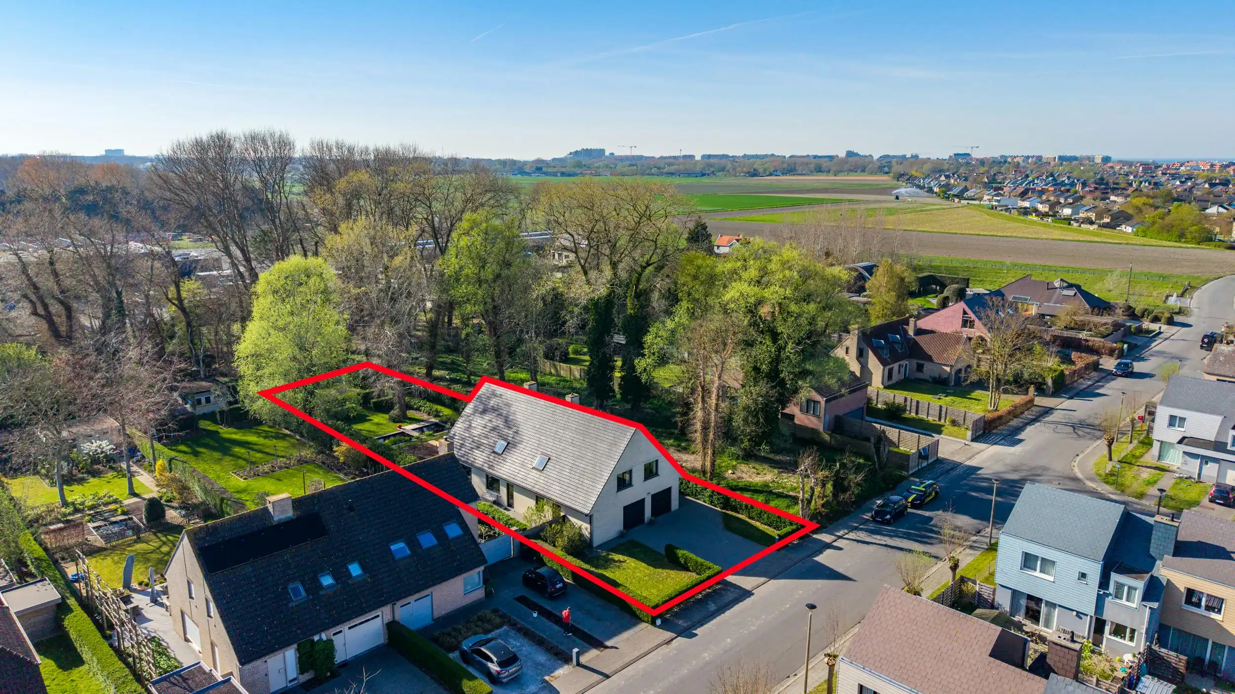 Prachtige villa met 5 slaapkamers te koop in Nieuwpoort. foto {{pictureIndex}}